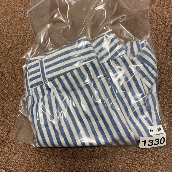 EXPRESS Womens Vertical Stripe Shorts - White & Light Blue - Size 12 - Picture 6 of 6